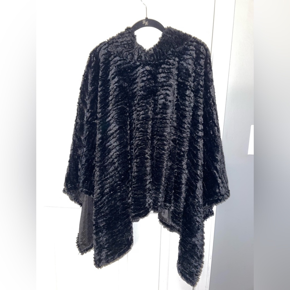 LeModa faux fur Shaw/poncho